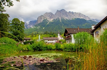 Udsigt fra Grainau til Tysklands højeste bjerg Zugspitze, Sydtyskland