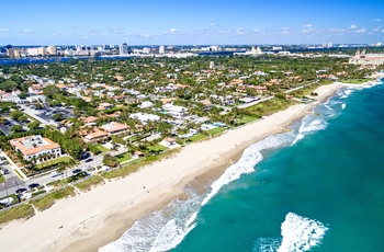 Luftfoto af strande ved West Palm Beach i Florida, USA