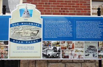 Skilt om Bob Waldmire´s Road Yacht ved Route 66 Hall of Fame and Museum i byen Pontiac