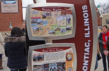 Standere der guider og fortæller om Route 66 ved Route 66 Hall of Fame and Museum i byen Pontiac