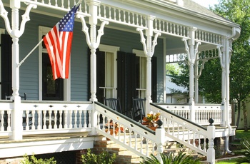 Klassisk gammelt hus i St. Francisville, Louisiana i USA