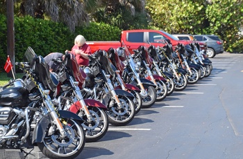 MC-tur Florida Rundt og Daytona - dag 10: Motorcyklerne opstillet perfekt - sådan skal det gøres...