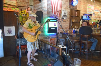 MC-tur Kyst til kyst - dag 2: Livemusic på en typisk bikerbar på Main Street, Daytona