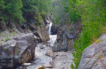 Vandfald i Adirondack Mountains National park - New York State i USA