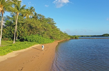 En af Molokais indbydende strande - Hawaii - USA