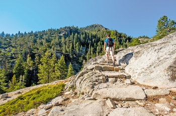 Vandring ved Lake Tahoe, det vestlige USA