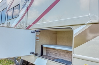 Road Bear autocamper C25-27 Type P - USA