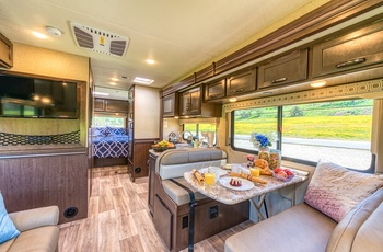 Road Bear autocamper C28-30 Type R - USA