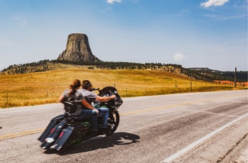 På motorcykel ved Devil's Tower i Wyoming 