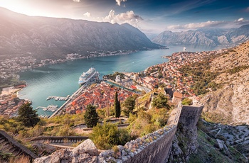 Udsigt over Kotor og bugten i Montenegro