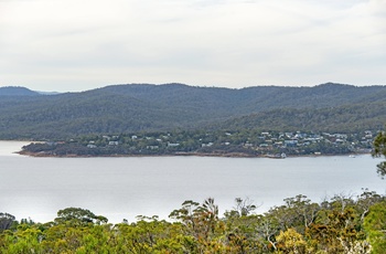 Coles Bay ligger ud til Great Oyster Bay - Tasmanien