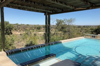 Safari lodge med udsigt mod Sabie River i Sydafrika