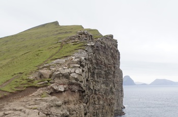 De lodrette klipper ved Trælanípan, Vagar, Færøerne