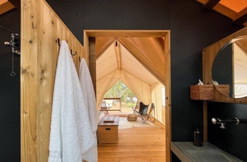 Under Canvas Yosemite, Bathroom
