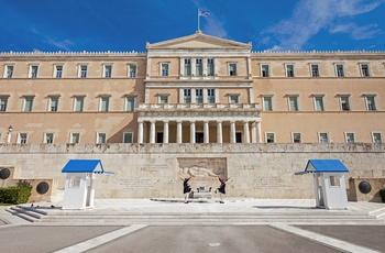 Vagter ved den ukendte soldats grav krigsmindesmærke på Syntagma-pladsen i Athen - Grækenland