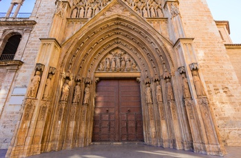 Indgang til Saint Marys Katedral i Valencia, Spanien