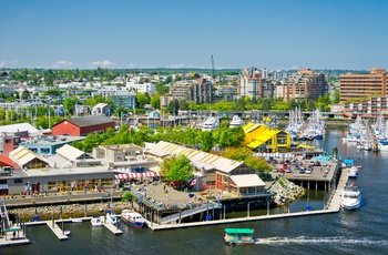 Udsigt til Granville Island og markedet midt i Vancouver, Canada