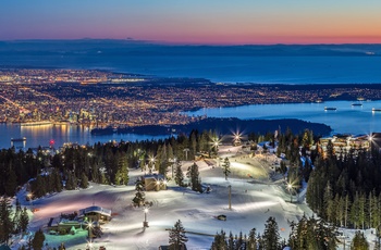 Grouse Mountain om vinteren og Vancouver i baggrunden, Canada