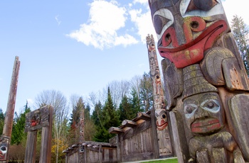 Totempæle uden for Museum of Anthropology i Vancouver, Canada