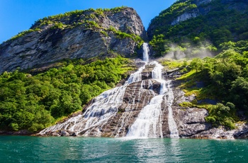 Vandfaldet De Syv Søstrei  Geiranger