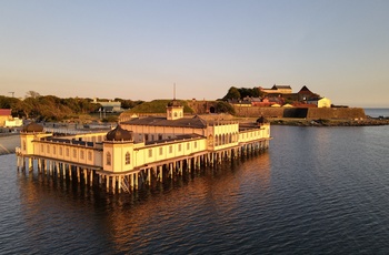 Varberg fæstning og Kallbadhuset, Sverige - Foto Mikael Nilsson