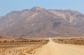 Grusvej til Brandberg-massivet - Namibias højeste berg