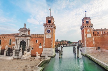 De 2 tårne i Arsenale kvarteret i Venedig