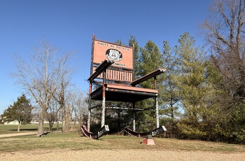 Verdens næststørste gyngestol på Route 66 i den lille by Cuba, Missouri - USA