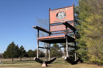 Verdens næststørste gyngestol på Route 66 i den lille by Cuba, Missouri - USA