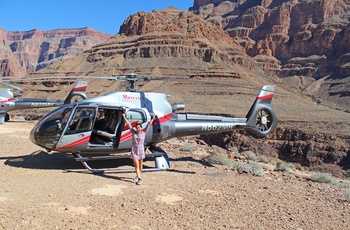 Vicki med helikopter i Grand Canyon - rejsespecialist i Aarhus