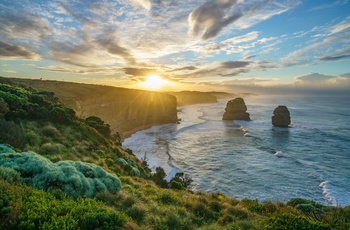 Solopgang over kysten med de 12 Apostle ved Great Ocean Road i Victoria