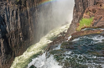 Regnbue over Victoria Falls i Zimbabwe