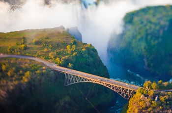 Broen ved Victoria Falls mellem Zambia og Zimbabwe i Afrika 