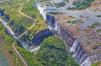 Luftfoto af Victoria Falls mellem Zambia og Zimbabwe i Afrika 