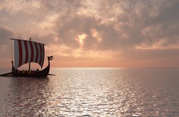 Vikingebåd på havet