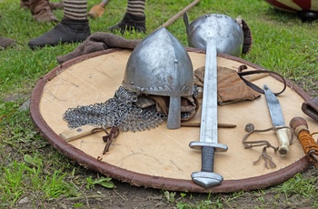 Våben og udrustning fra vikingetiden