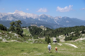 Vandring nær Vogel kabelbanen i Slovenien