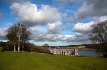 Wales -  Plas Newdd ligger smukt ned til Menai Straits