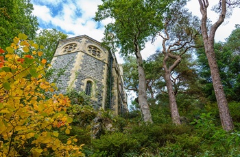 Wales - McLaren familens mausoleum the Poem i Bodnant Garden