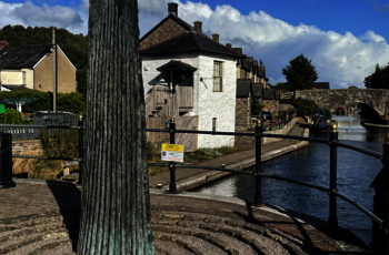 Wales - Theatre Sculpture i Brecon foran byens teater ved Brecon Basin