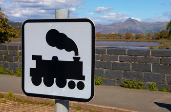 Wales - advarselsskilt for forgængere ved Ffestiniog Railways i Porthmadog