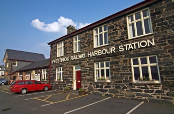 Wales - endestationen i Porthmadog for Ffestiniog Railways