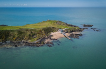Wales - golfbanen og livredderstationen yderst på halvøen Llyn ved Porthdinllaen