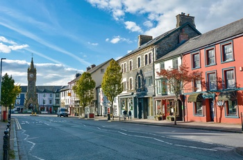 Wales - hovedgaden Heol Maengwyn i i markedsbyen Machynlleth