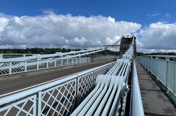 Wales - jernbåndene der holder brofagene på Menai Suspension Bridge