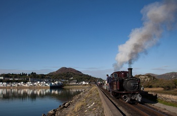 Wales - lokomotivføreren på Ffestiniog Railways har klart overblik over toget