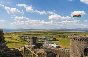 Wales - udsyn over landskabet mod Bae Ceredigion fra Harlech Castle