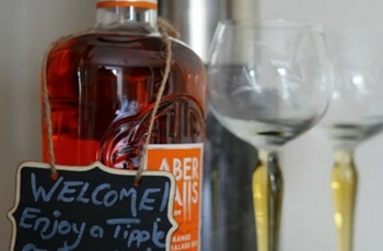 Wales, Aberaeron - velkomstdrink på Arosfa Guest House