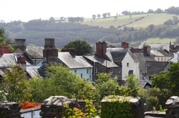 Wales, Brecon - byen Brecon omgiver af grønne bakker (Foto - Cymru Wales Crown Copyright)