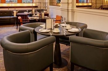 Wales, Cardiff, the Parkgate Hotel - lounge område